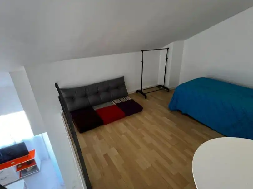 Apartament de lloguer a Avinguda las Gaviotas, 135, El Perellonet Dormitori de Apartament de lloguer en Valencia amb Aire condicionat, Calefacció i Jardí privat