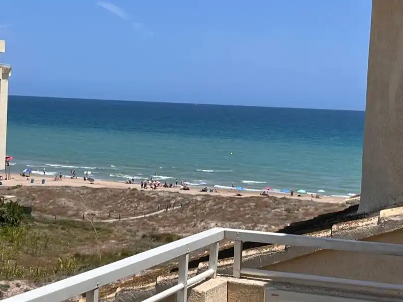 Apartament de lloguer a Avinguda las Gaviotas, 135, El Perellonet Vista exterior de Apartament de lloguer en Valencia amb Aire condicionat, Calefacció i Jardí privat