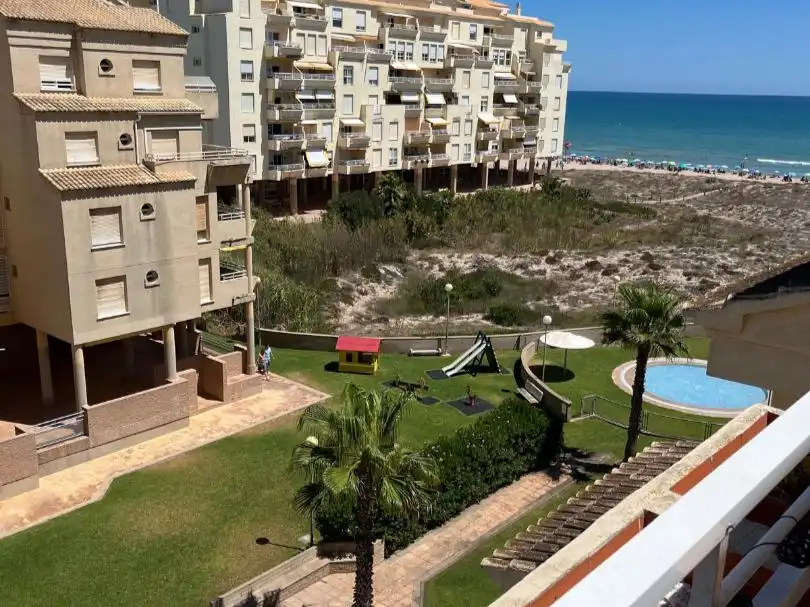 Apartament de lloguer a Avinguda las Gaviotas, 135, El Perellonet Vista exterior de Apartament de lloguer en Valencia amb Aire condicionat, Calefacció i Jardí privat