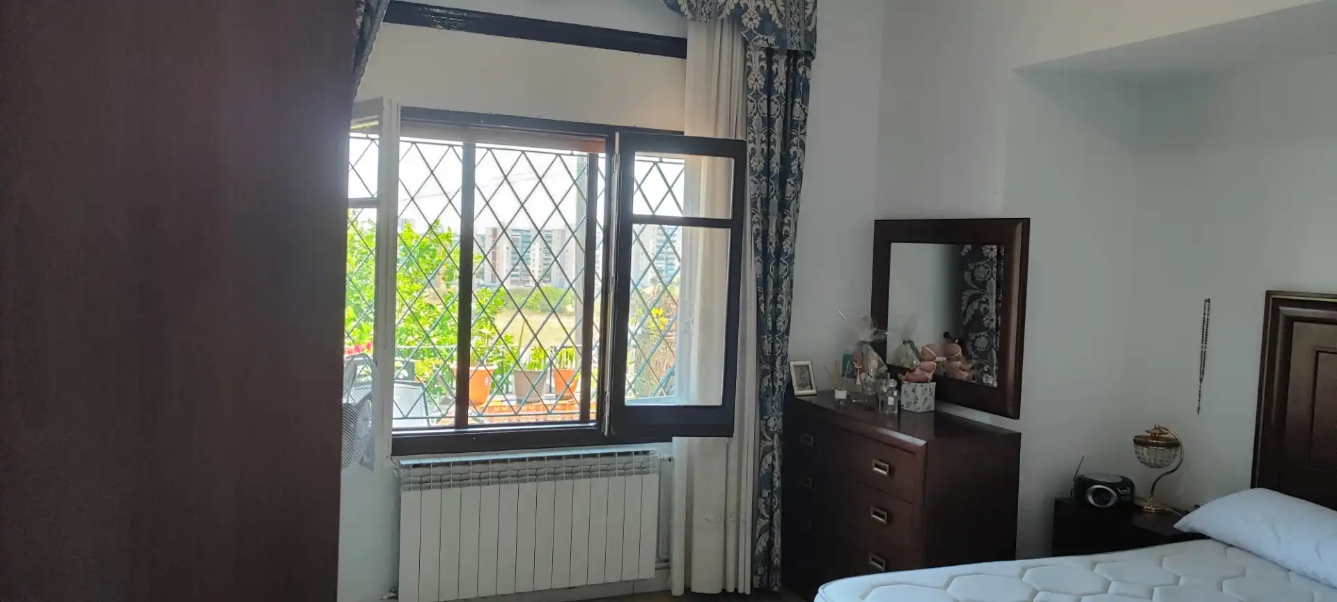 Houses for sale in Carrer del Camí del Llor, 24, Molí Nou - Ciutat Cooperativa Bedroom of Houses for sale in Sant Boi de Llobregat with Air Conditioner, Heating and Private garden
