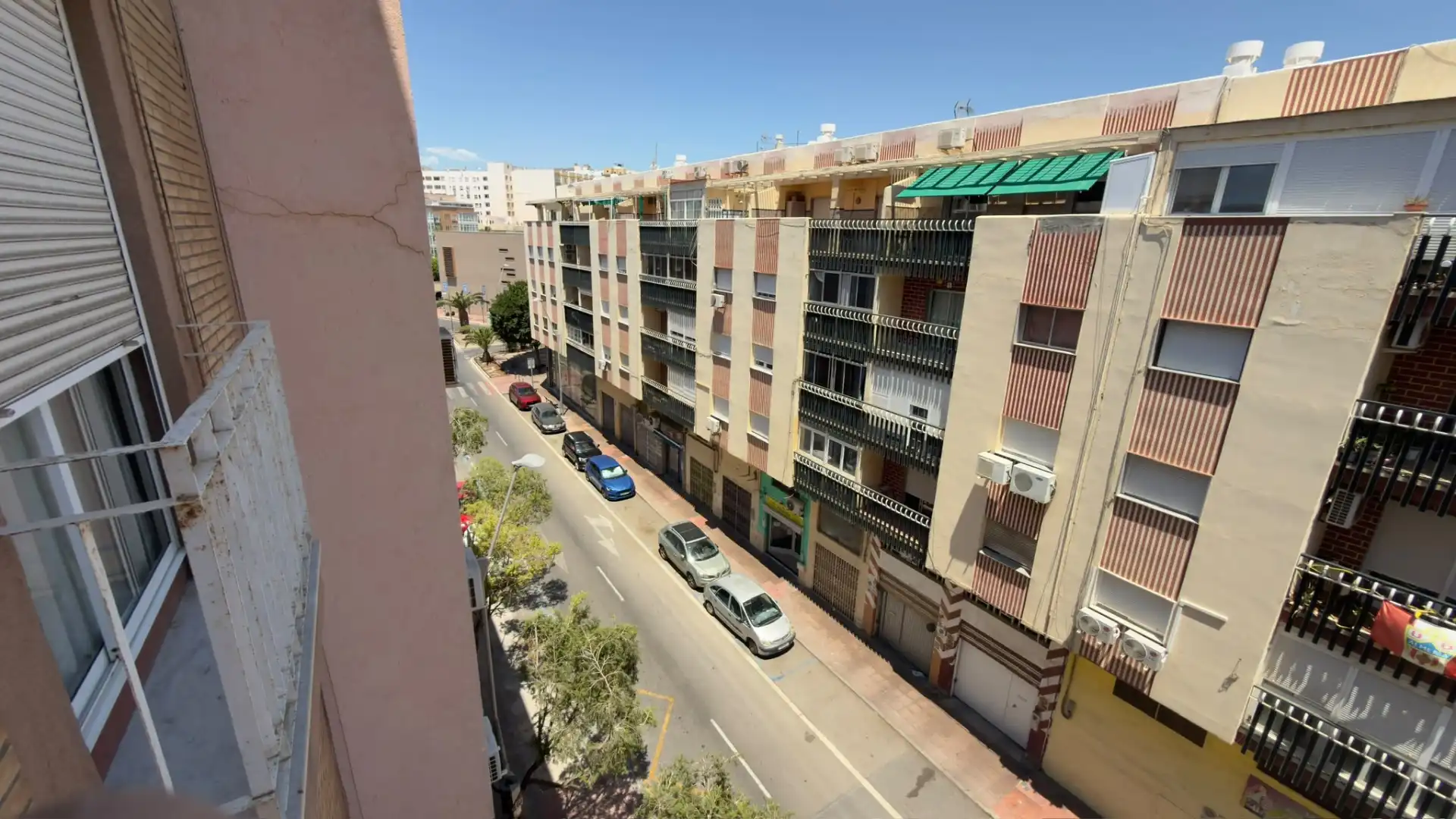 Vista exterior de Estudio en venta en Almería con Aire acondicionado, Lavadora y Balcón