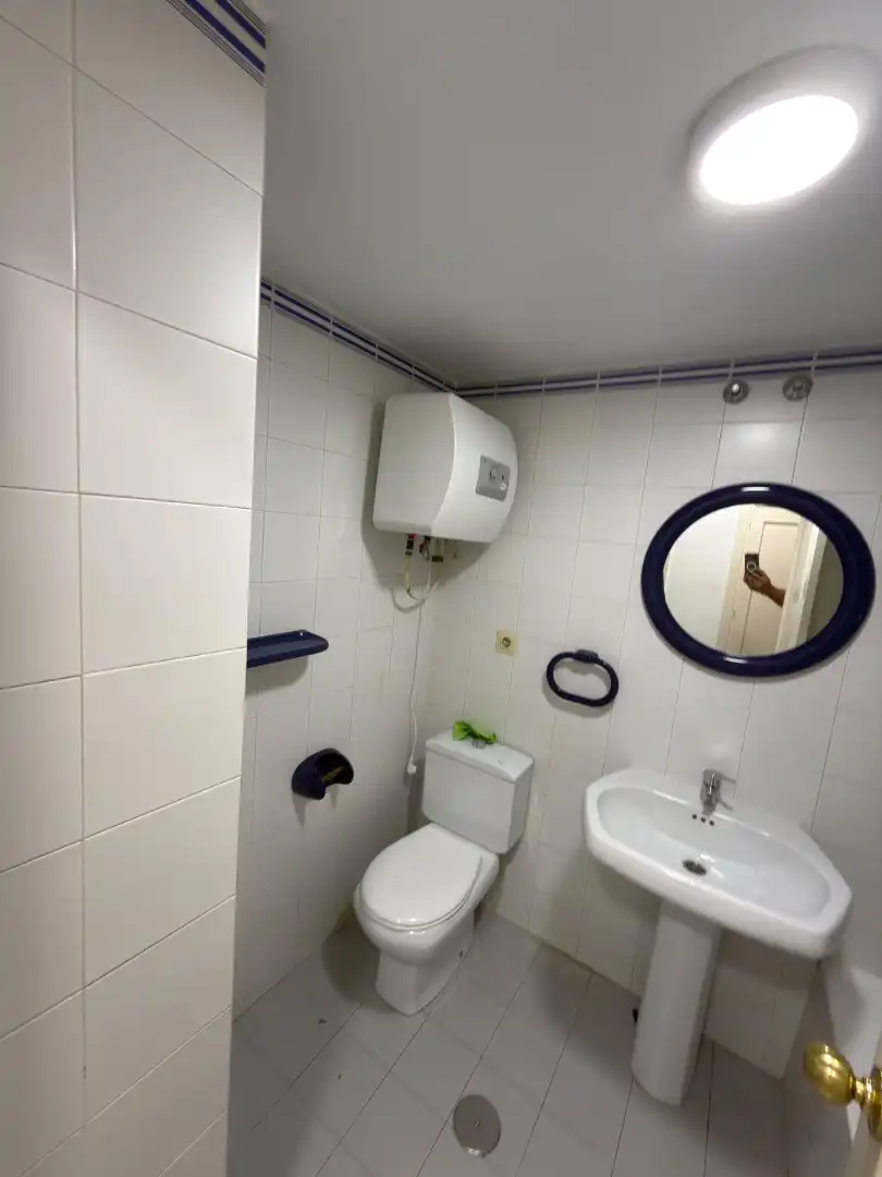 Baño de Estudio en venta en Almería con Aire acondicionado, Lavadora y Balcón