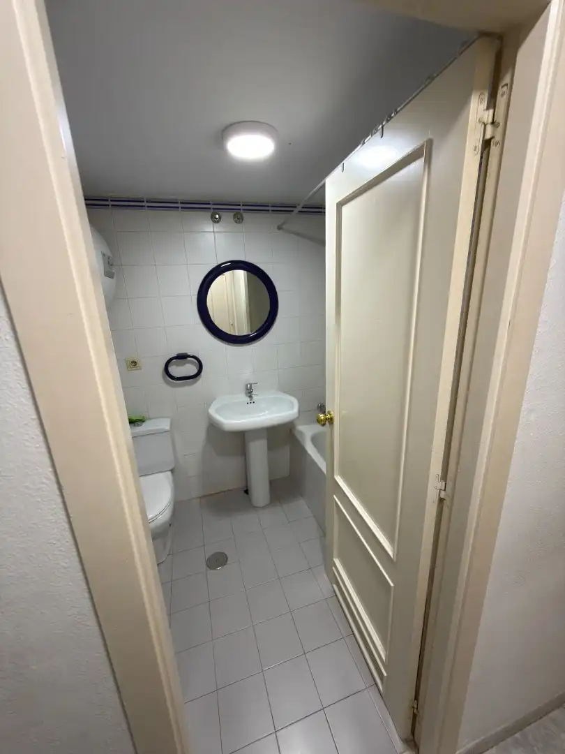 Baño de Estudio en venta en Almería con Aire acondicionado, Lavadora y Balcón