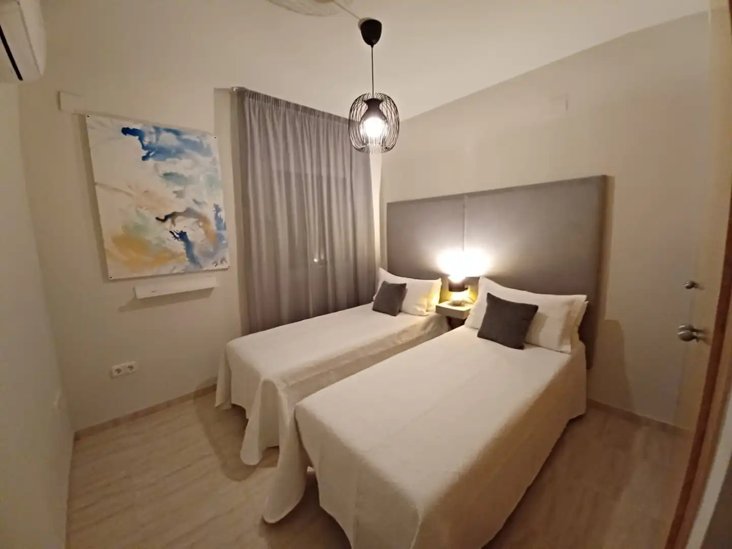 Apartament de lloguer a Calle Cabina, 19, Almerimar Dormitori de Apartament de lloguer en El Ejido amb Aire condicionat, Calefacció i Jardí privat