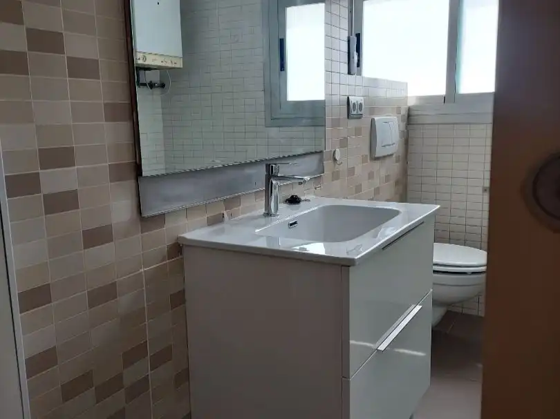 Flat for rent in Pasaje de la Fundación, 15, Guindalera Bathroom of Flat for rent in Madrid with Air Conditioner, Heating and Private garden