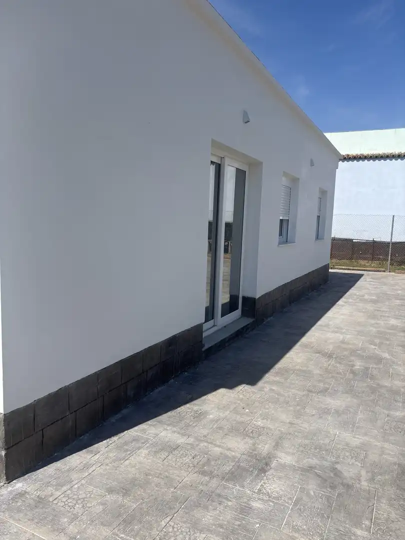 Houses for rent in Calle Residencia H.h.cruz Blanca, 3, Entrenúcleos Exterior view of Houses for rent in Dos Hermanas with Air Conditioner