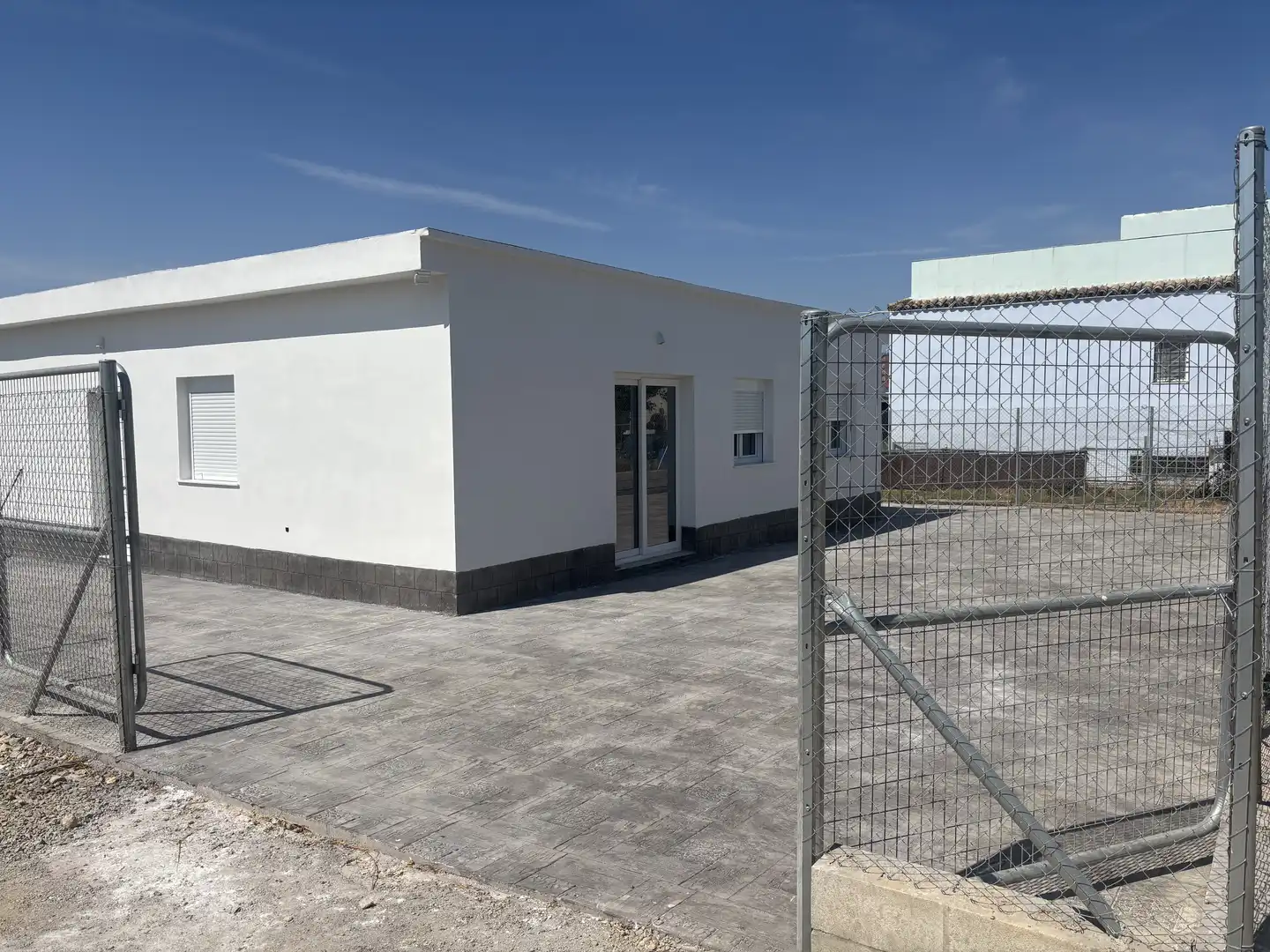 Houses for rent in Calle Residencia H.h.cruz Blanca, 3, Entrenúcleos Exterior view of Houses for rent in Dos Hermanas with Air Conditioner