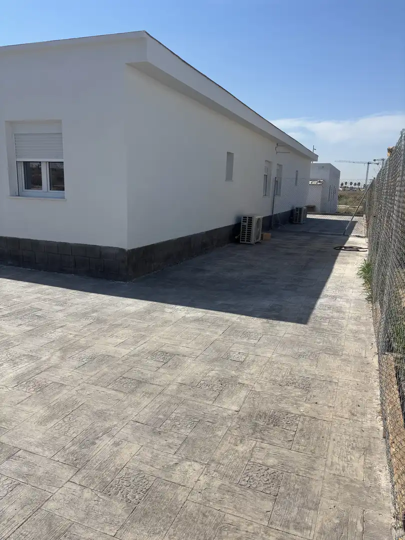 Houses for rent in Calle Residencia H.h.cruz Blanca, 3, Entrenúcleos Terrace of Houses for rent in Dos Hermanas with Air Conditioner