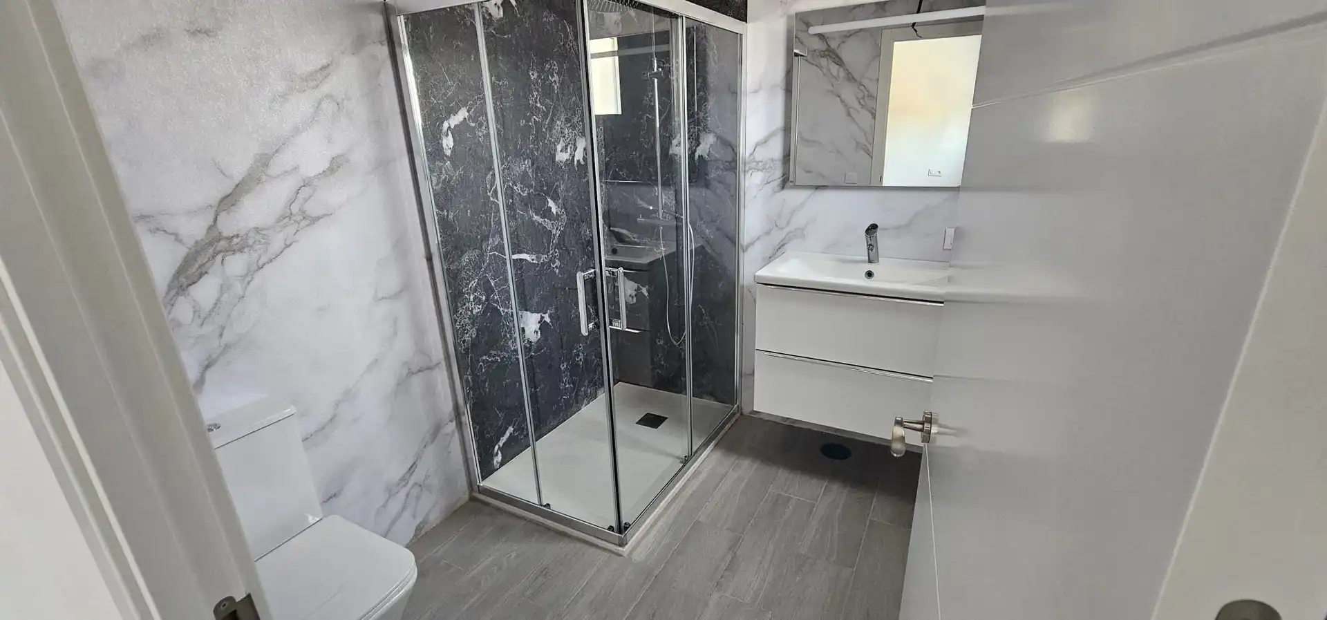 Houses for rent in Calle Residencia H.h.cruz Blanca, 3, Entrenúcleos Bathroom of Houses for rent in Dos Hermanas with Air Conditioner