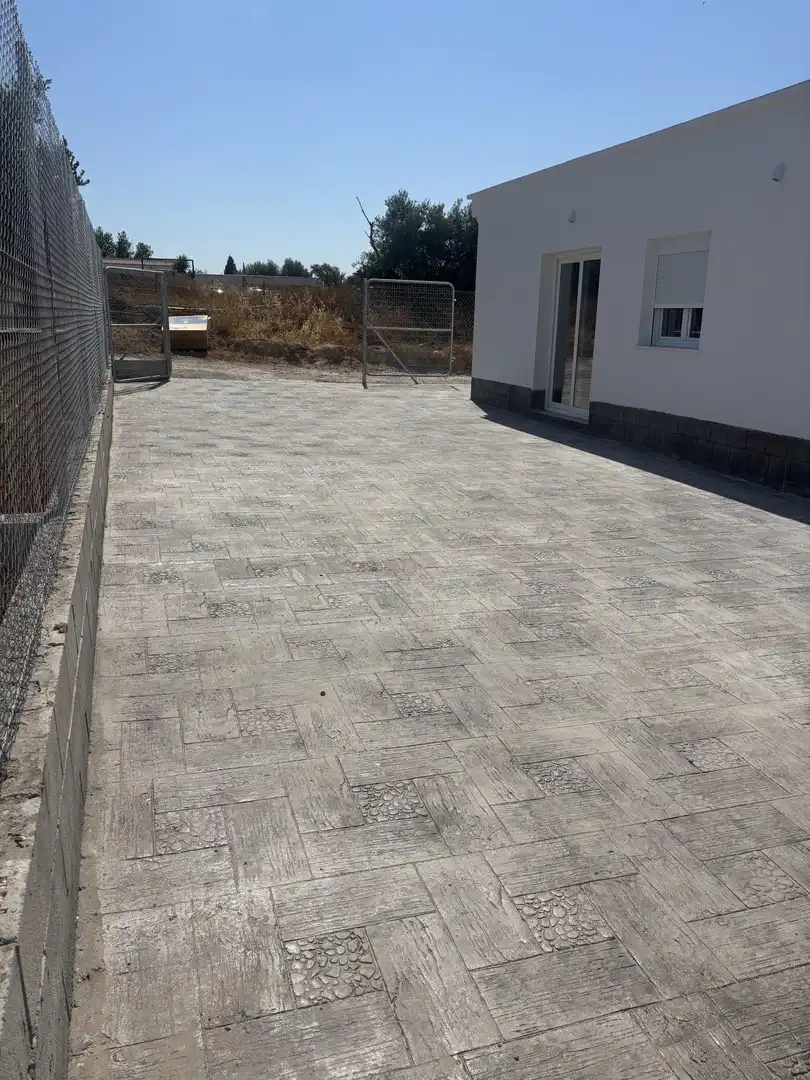 Houses for rent in Calle Residencia H.h.cruz Blanca, 3, Entrenúcleos Terrace of Houses for rent in Dos Hermanas with Air Conditioner
