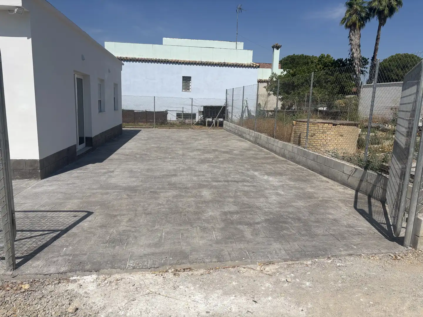 Houses for rent in Calle Residencia H.h.cruz Blanca, 3, Entrenúcleos Parking of Houses for rent in Dos Hermanas with Air Conditioner