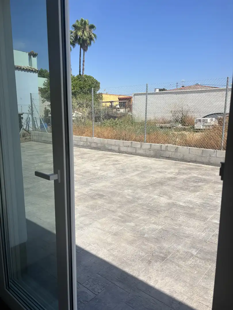 Houses for rent in Calle Residencia H.h.cruz Blanca, 3, Entrenúcleos Terrace of Houses for rent in Dos Hermanas with Air Conditioner