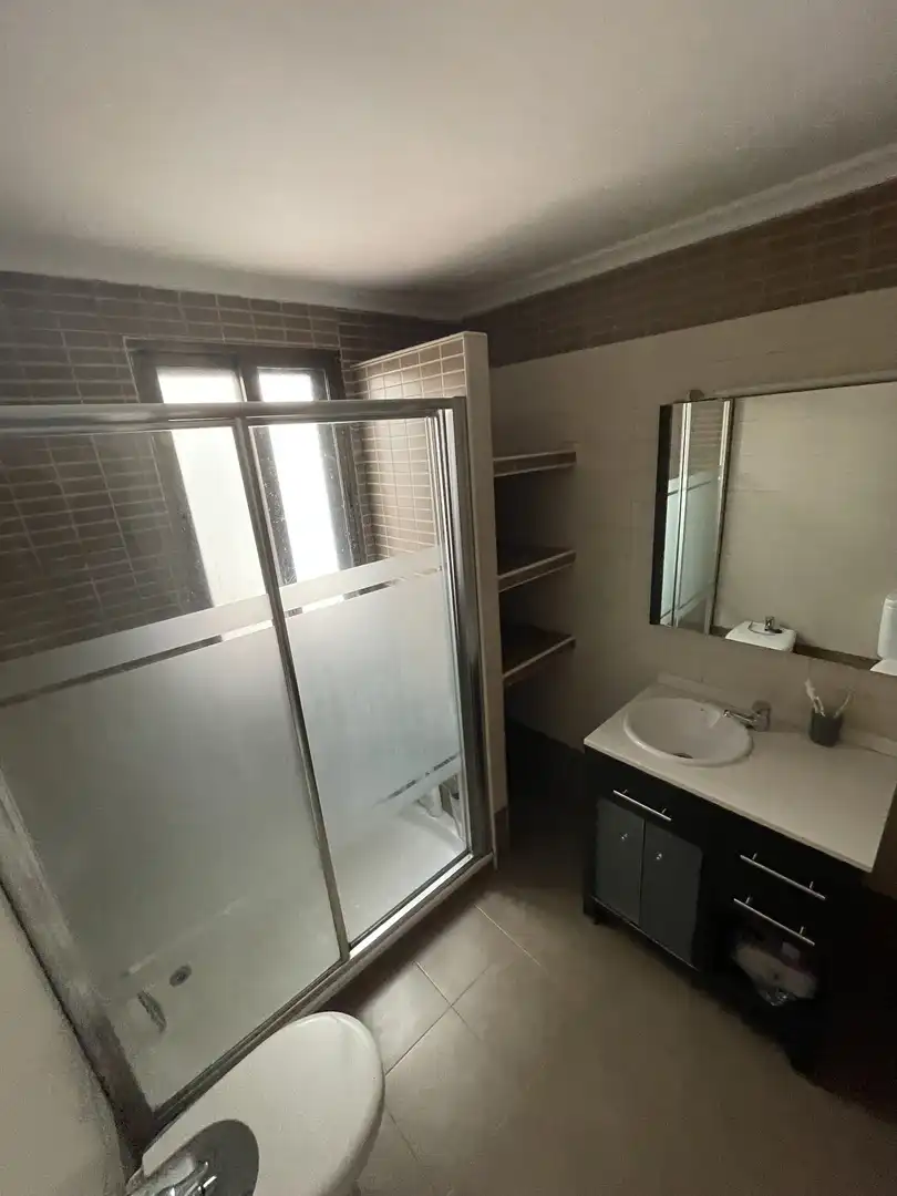 Piso de alquiler en Calle San Calixto, 18, Miralvalle - Av. Virgen del Puerto - La Data Baño de Piso de alquiler en Plasencia con Aire acondicionado, Calefacción y Trastero
