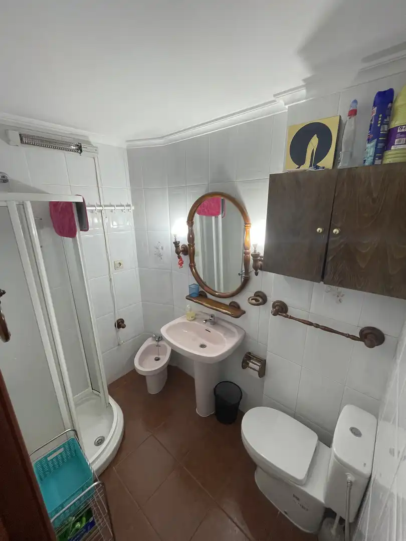 Piso de alquiler en Calle San Calixto, 18, Miralvalle - Av. Virgen del Puerto - La Data Baño de Piso de alquiler en Plasencia con Aire acondicionado, Calefacción y Trastero