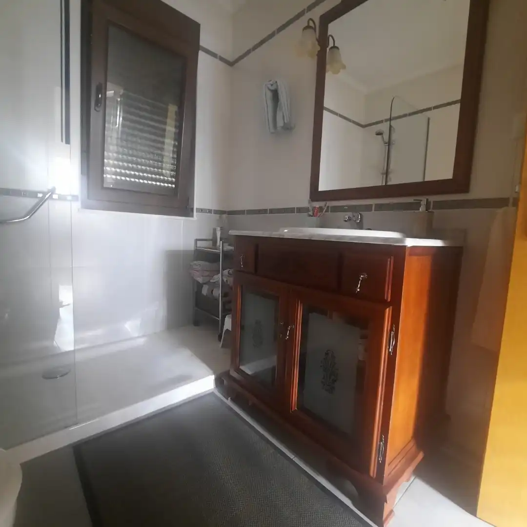 Flat for sale in Calle Baldomero Abella, 11, Fabero Bathroom of Flat for sale in Fabero with Heating, Private garden and Terrace