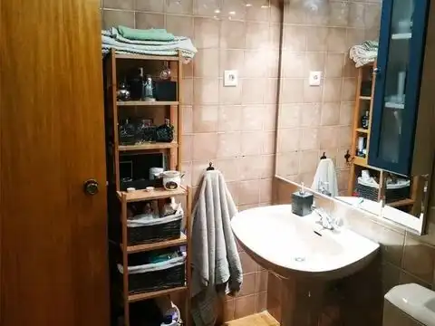 Flat for rent in Calle de Matilde Díez, 19, Ciudad Jardín Bathroom of Flat for rent in Madrid with Air Conditioner, Heating and Terrace