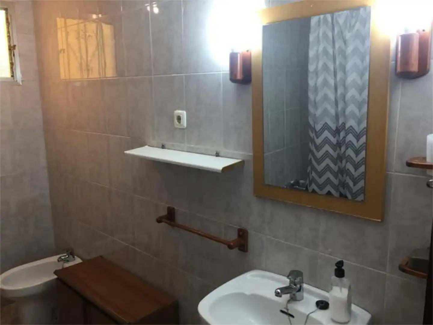 Flat for rent in Parque María Luisa -Giralda Sur Bathroom of Flat for rent in Sevilla with Private garden and Furnished