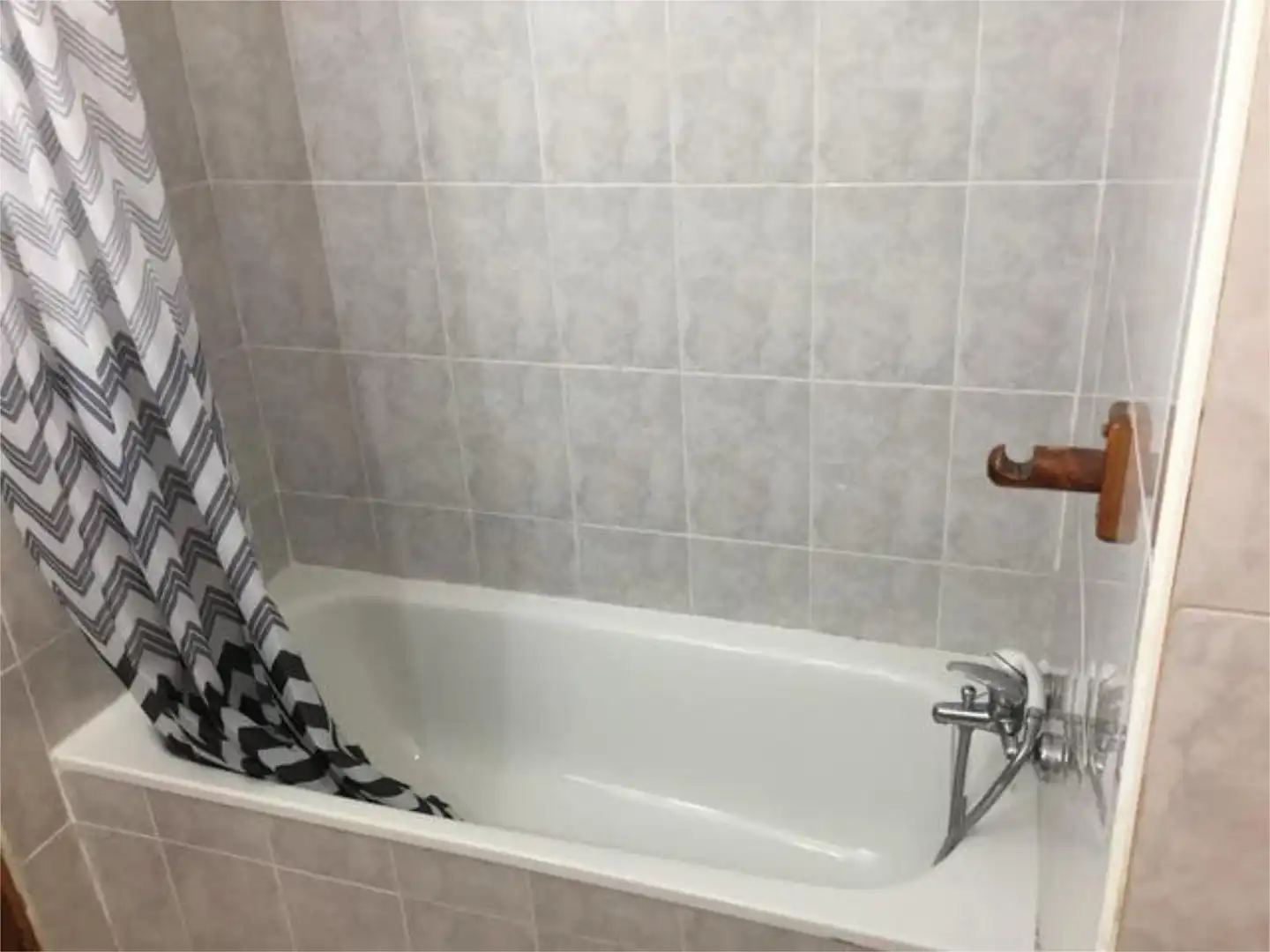 Flat for rent in Parque María Luisa -Giralda Sur Bathroom of Flat for rent in Sevilla with Private garden and Furnished