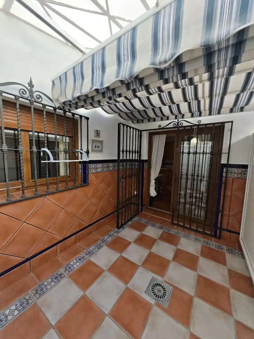 Casa adosada en venda a Calle Hockey, 12, Colores - Entreparques Casa adosada en venda en Sevilla amb Aire condicionat, Calefacció i Terrassa