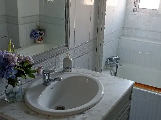 Flat for rent in Calle Antonio Machado, 47, La Plata Bathroom of Flat for rent in Jerez de la Frontera with Air Conditioner, Parquet flooring and Terrace