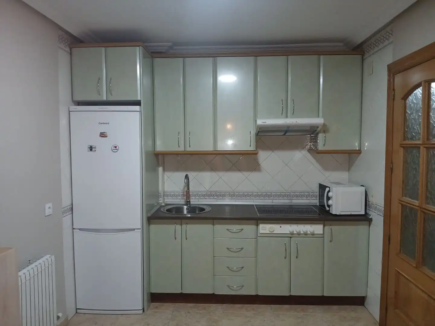 Flat for rent in Avenida Juan Carlos I, 11, El Pilar - La Estación Kitchen of Flat for rent in Talavera de la Reina with Heating, Terrace and Storage room