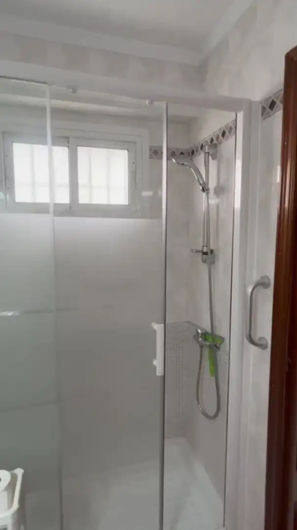 Flat for rent in Avenida Manuel Gorria, 26, Olletas - Sierra Blanquilla Bathroom of Flat for rent in Málaga with Air Conditioner, Private garden and Furnished