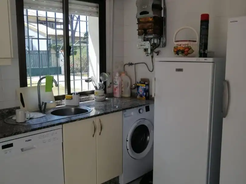 Piso en venta en Avenida Hungría, 25, Roche Cocina de Piso en venta en Conil de la Frontera con Jardín privado