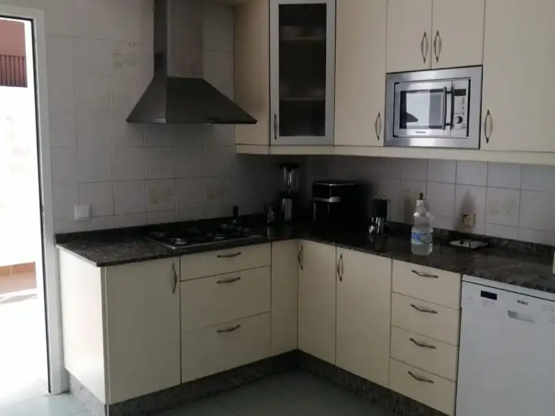 Piso en venta en Avenida Hungría, 25, Roche Cocina de Piso en venta en Conil de la Frontera con Jardín privado
