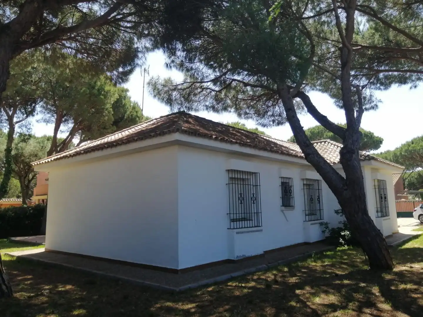 Piso en venta en Avenida Hungría, 25, Roche Vista exterior de Piso en venta en Conil de la Frontera con Jardín privado