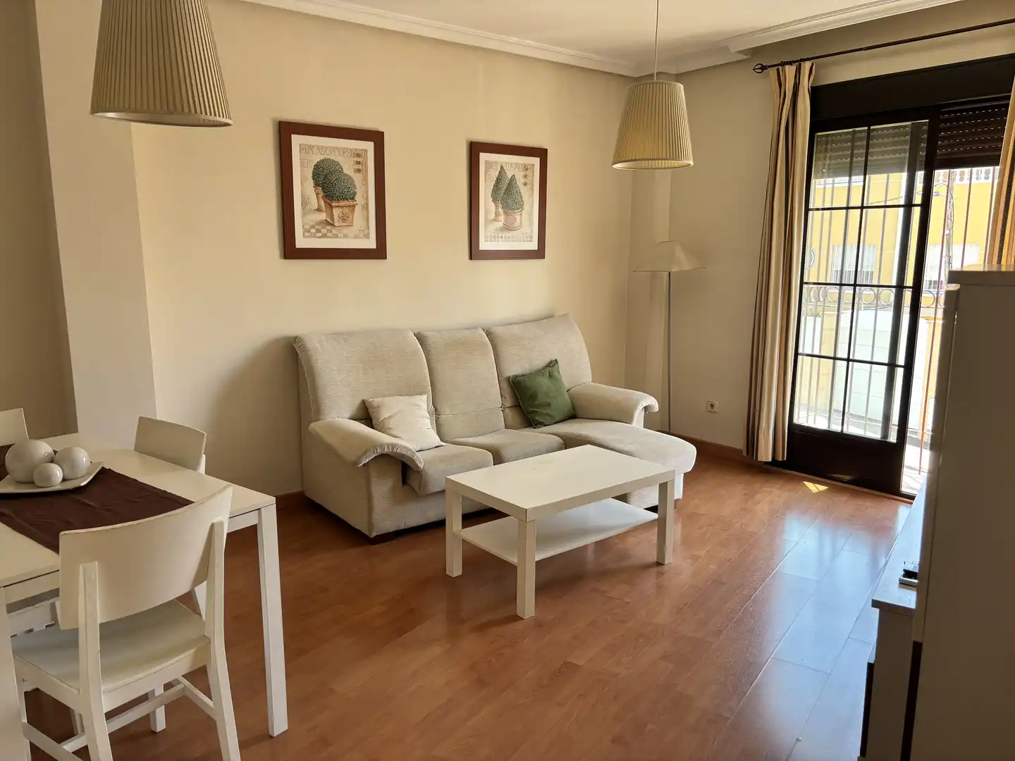 Flat for rent in Calle Huerta de las Eras, 30, Centro ciudad Living room of Flat for rent in Linares with Air Conditioner, Heating and Parquet flooring