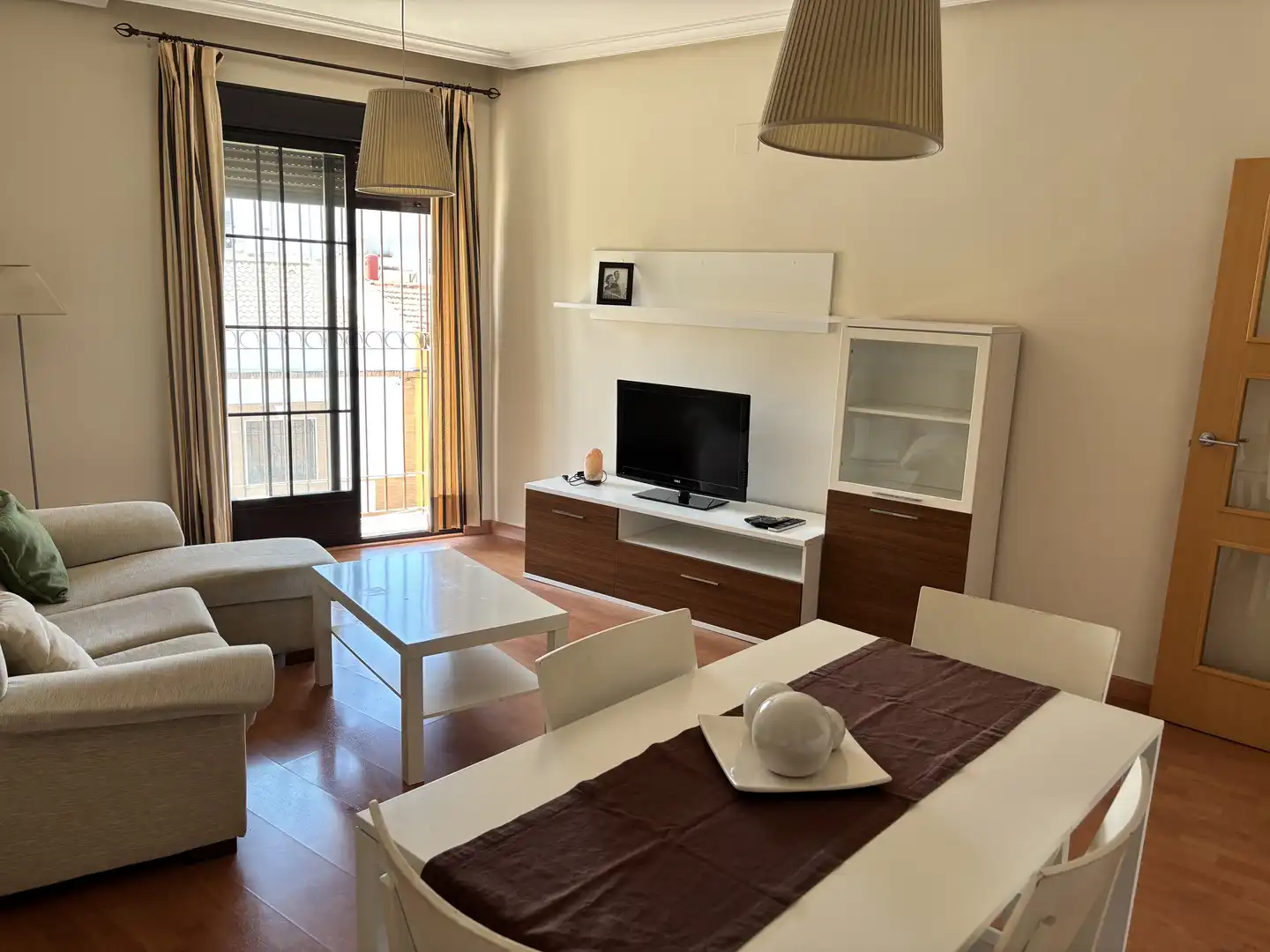 Flat for rent in Calle Huerta de las Eras, 30, Centro ciudad Living room of Flat for rent in Linares with Air Conditioner, Heating and Parquet flooring