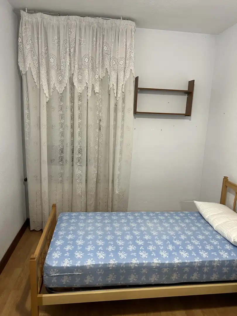 Habitación de Piso de alquiler en Ávila con Calefacción, Parquet y Terraza