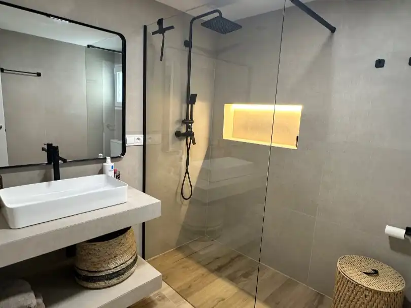 Piso de alquiler en Avinguda d'Ignasi Wallis, 6, S'Eixample - Can Misses Baño de Piso de alquiler en Eivissa con Aire acondicionado, Calefacción y Parquet