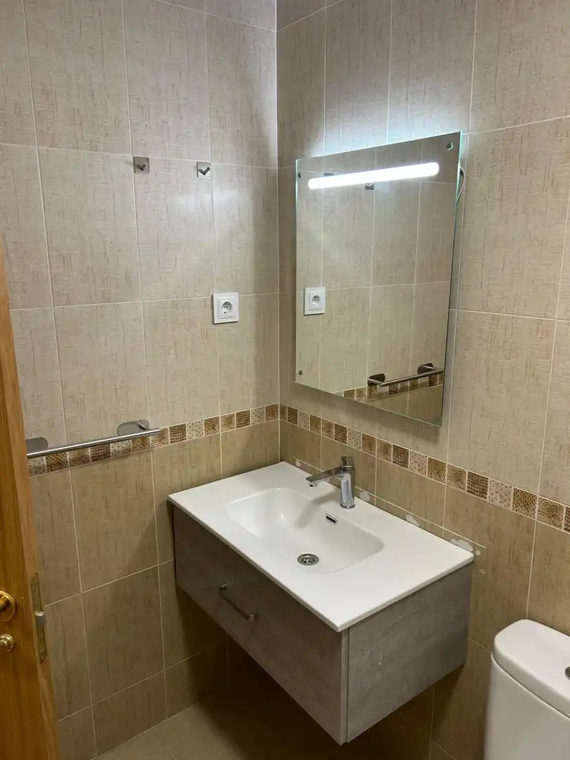 Baño de Piso de alquiler en Gerindote con Aire acondicionado, Amueblado y Balcón