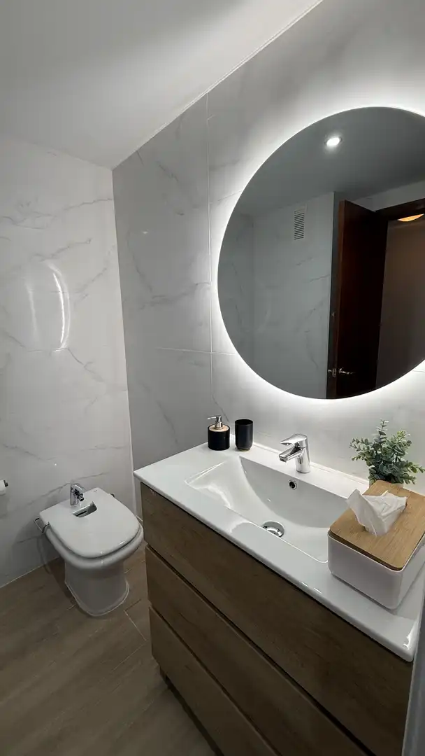 Flat for rent in Avenida de América, 21, Zona Centro Bathroom of Flat for rent in Córdoba with Air Conditioner, Heating and Furnished