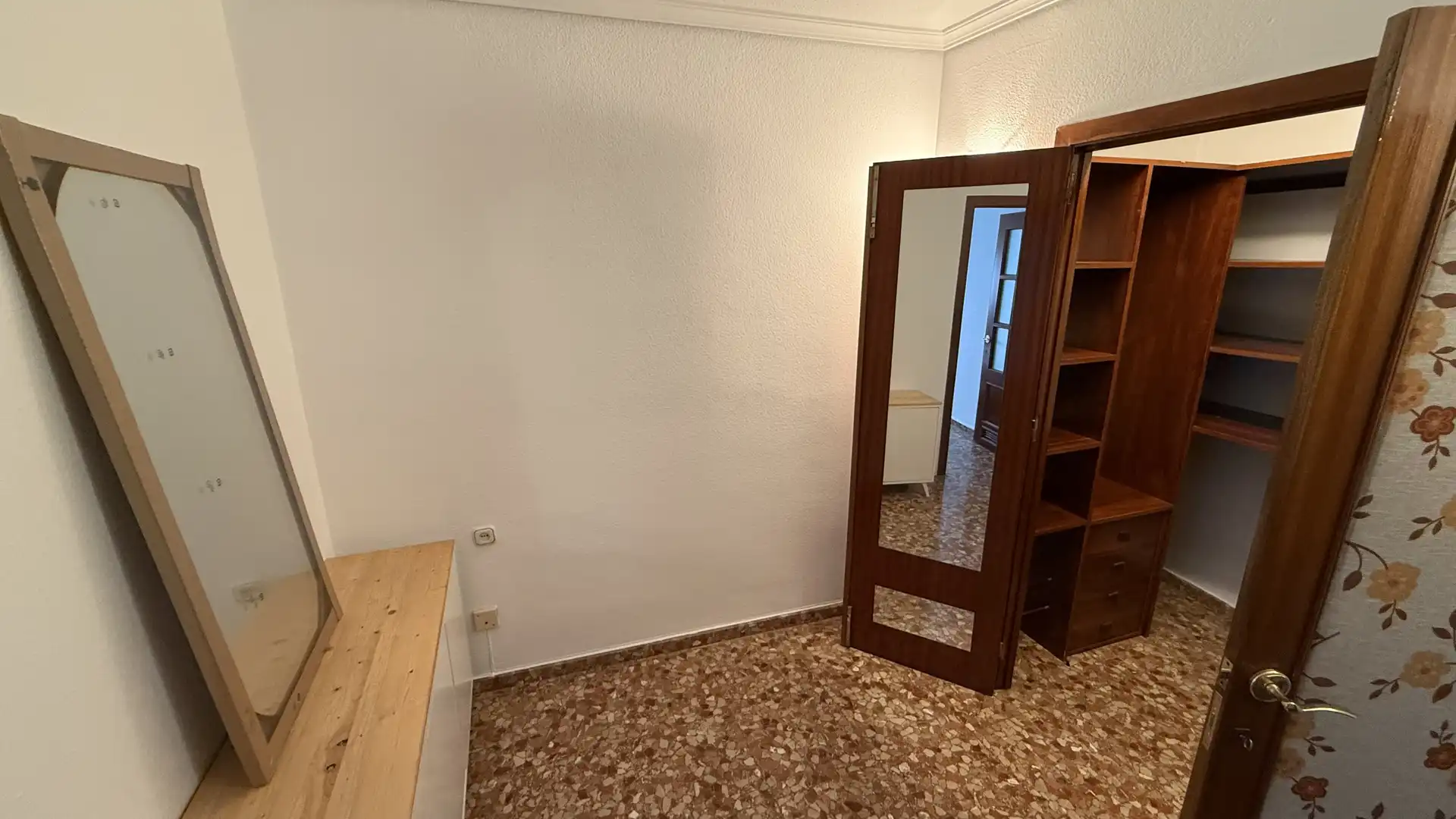 Flat for rent in Avenida de América, 21, Zona Centro Flat for rent in Córdoba with Air Conditioner, Heating and Furnished