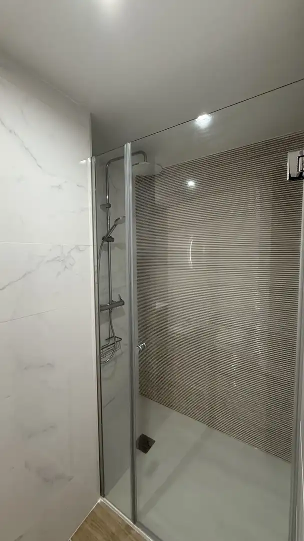 Flat for rent in Avenida de América, 21, Zona Centro Bathroom of Flat for rent in Córdoba with Air Conditioner, Heating and Furnished