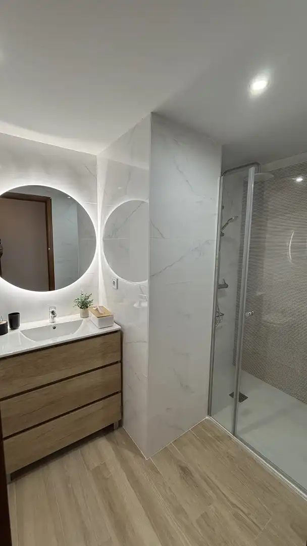 Flat for rent in Avenida de América, 21, Zona Centro Bathroom of Flat for rent in Córdoba with Air Conditioner, Heating and Furnished