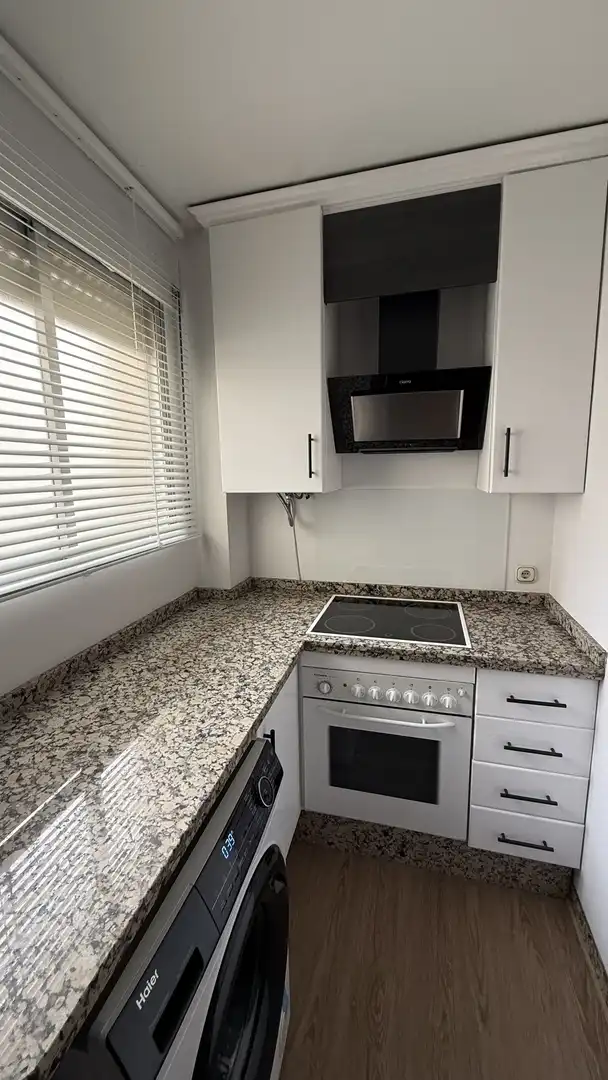 Flat for rent in Avenida de América, 21, Zona Centro Kitchen of Flat for rent in Córdoba with Air Conditioner, Heating and Furnished