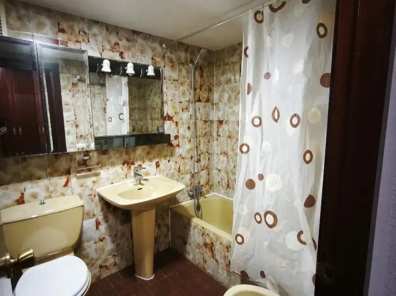 Flat for sale in Calle del Doctor Horno Alcorta, 10, Doctor Cerrada Bathroom of Flat for sale in Zaragoza with Heating, Parquet flooring and Storage room