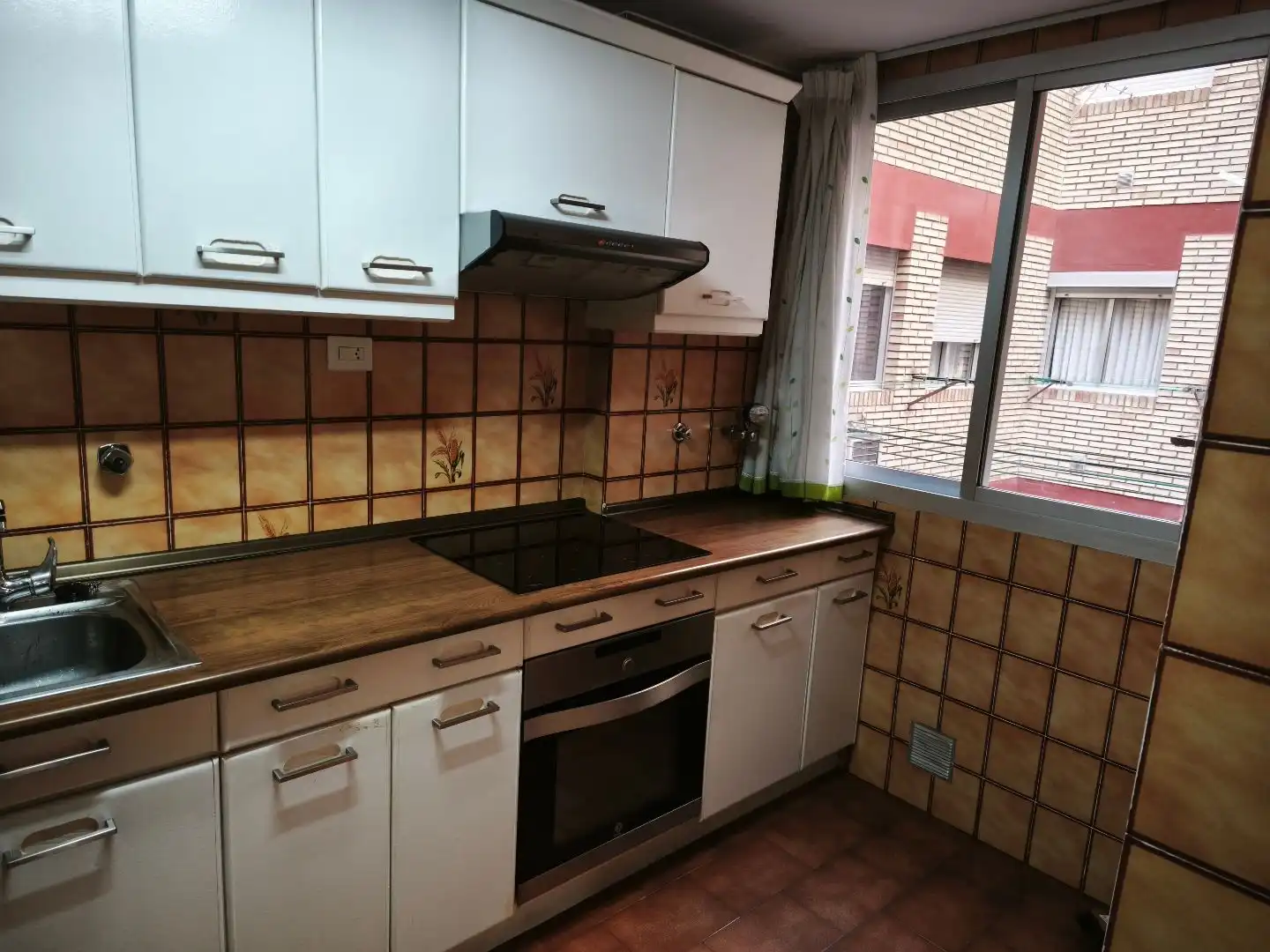 Flat for sale in Calle del Doctor Horno Alcorta, 10, Doctor Cerrada Kitchen of Flat for sale in Zaragoza with Heating, Parquet flooring and Storage room