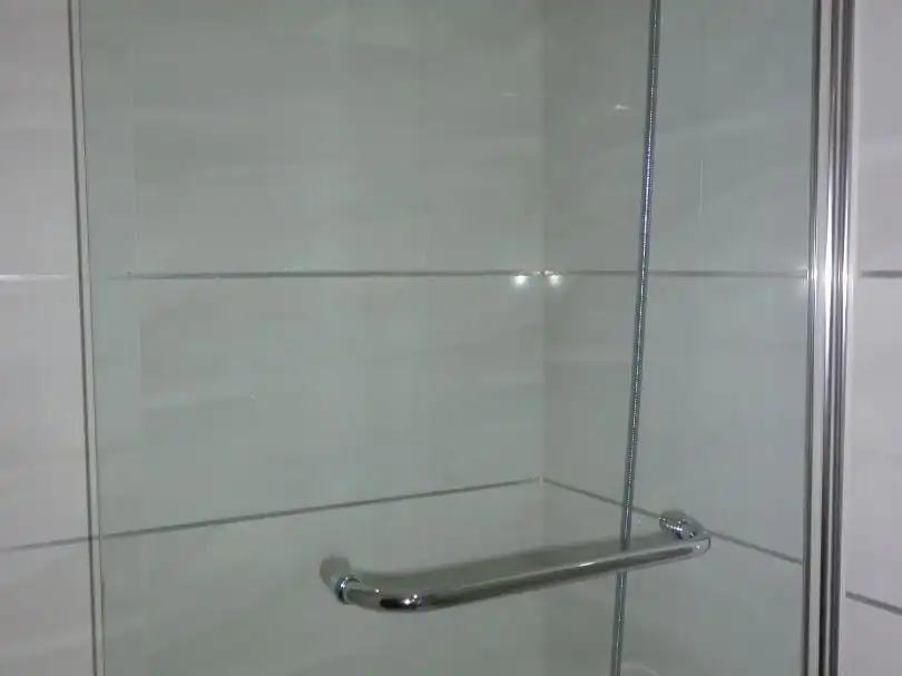 Apartamento de alquiler en Calle Fernando Quiñones, 1, Arco Norte - Avda. España Baño de Apartamento de alquiler en Dos Hermanas con Aire acondicionado, Calefacción y Amueblado