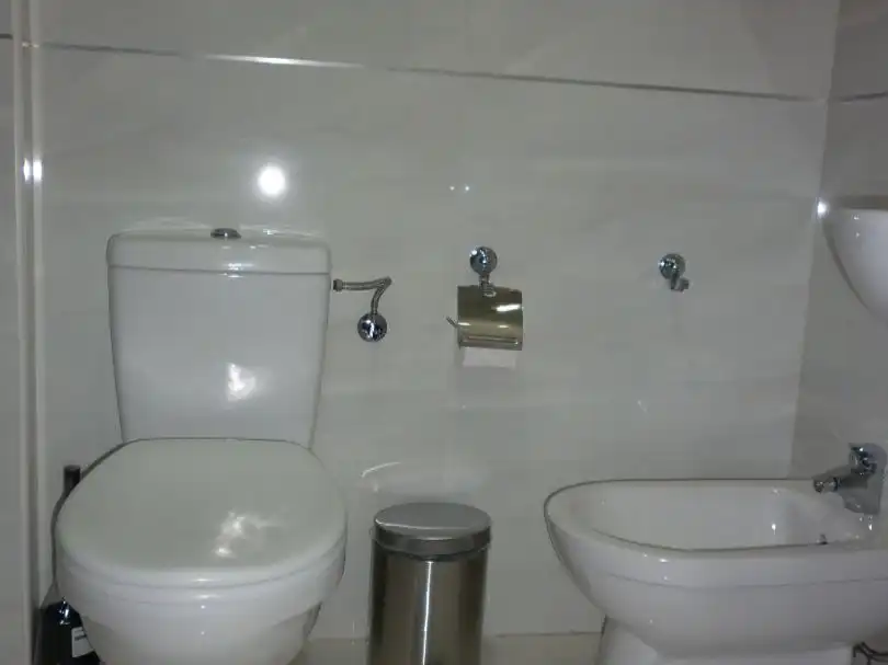 Apartamento de alquiler en Calle Fernando Quiñones, 1, Arco Norte - Avda. España Baño de Apartamento de alquiler en Dos Hermanas con Aire acondicionado, Calefacción y Amueblado