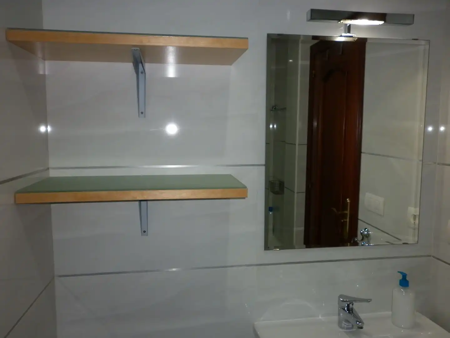Apartamento de alquiler en Calle Fernando Quiñones, 1, Arco Norte - Avda. España Baño de Apartamento de alquiler en Dos Hermanas con Aire acondicionado, Calefacción y Amueblado