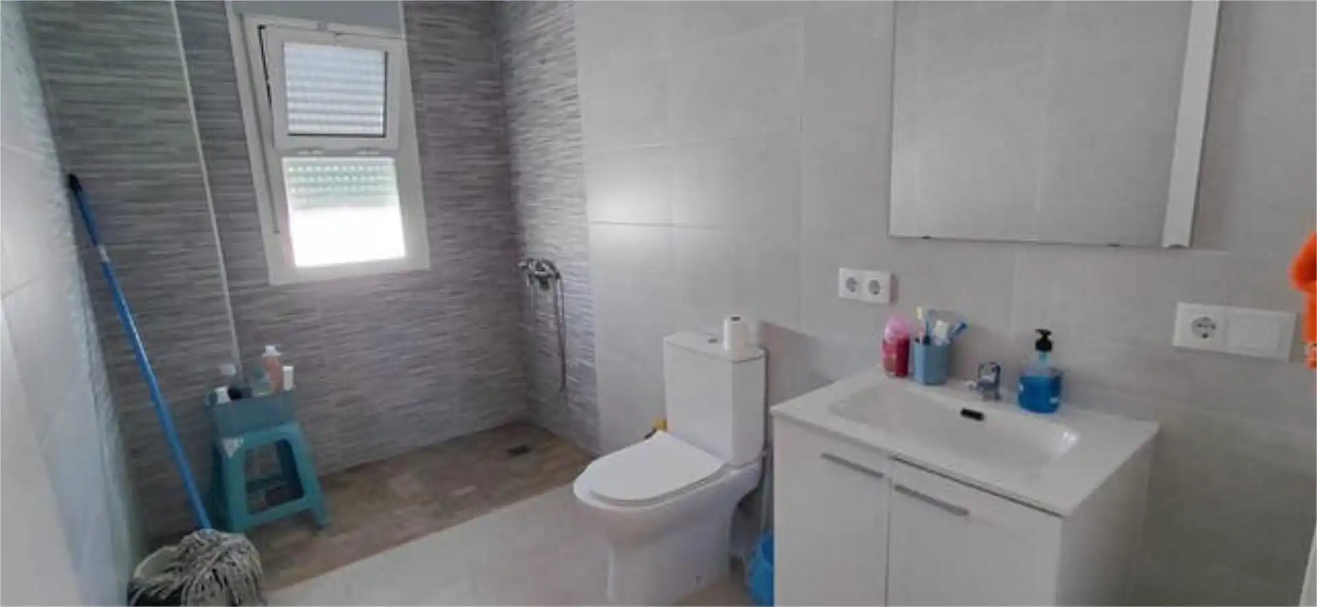 Bathroom of Houses for rent in Lora del Río