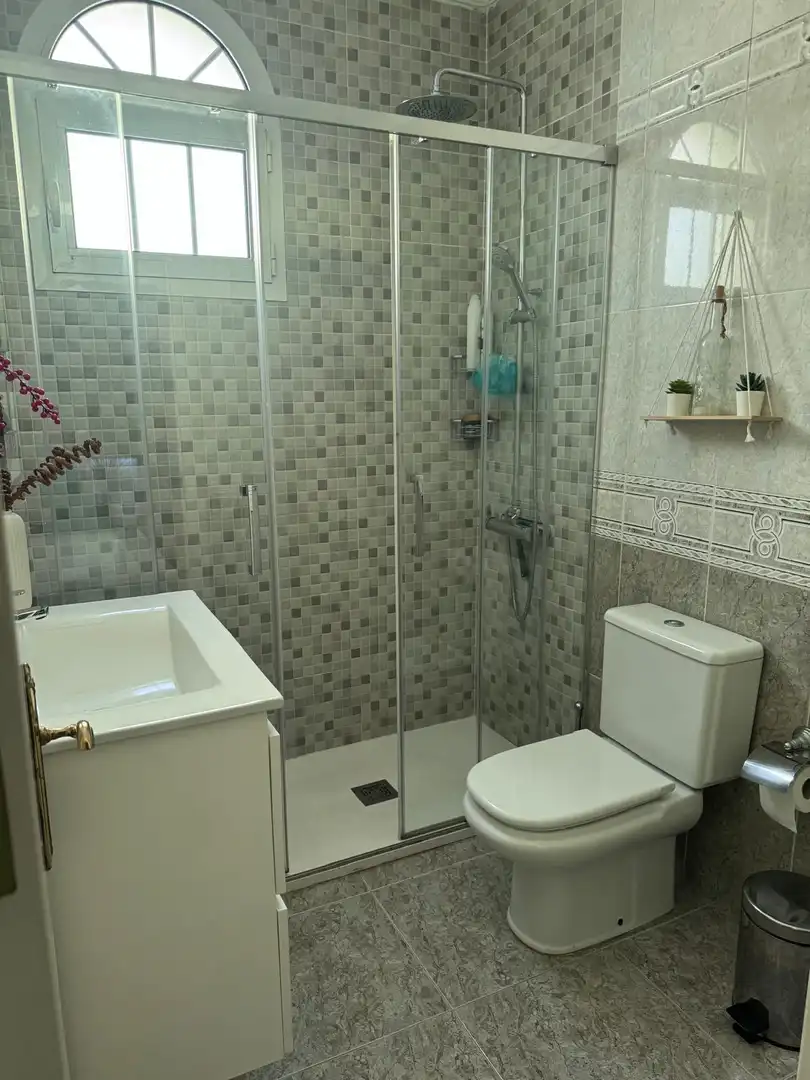 Casa o xalet en venda a Avenida de Tejeda, 78, San Fernando Bany de Casa o xalet en venda en San Bartolomé de Tirajana amb Aire condicionat, Jardí privat i Parquet