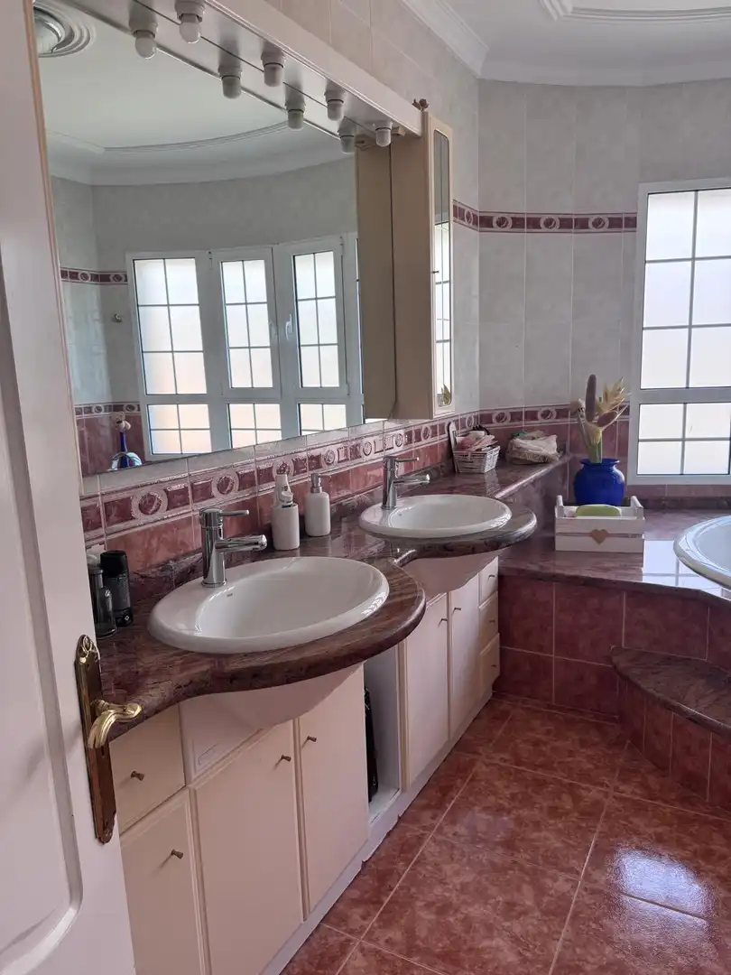 Casa o xalet en venda a Avenida de Tejeda, 78, San Fernando Bany de Casa o xalet en venda en San Bartolomé de Tirajana amb Aire condicionat, Jardí privat i Parquet
