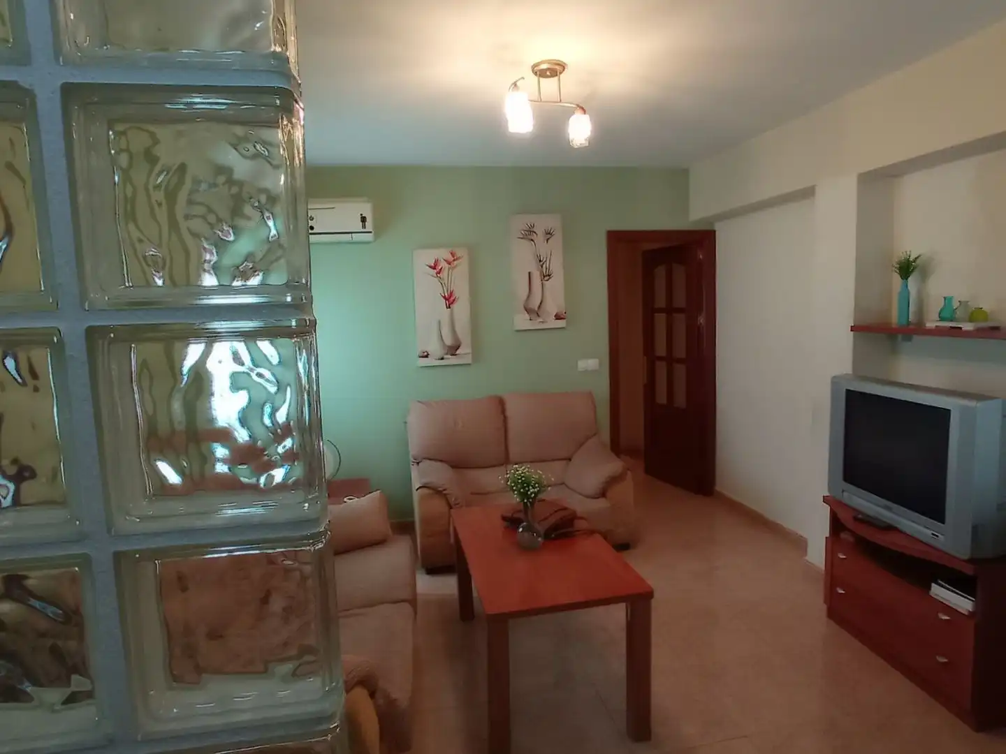 Flat for rent in Calle Luis Ponce de León, 7, Huerta de la Reina - Trassierra Living room of Flat for rent in Córdoba with Air Conditioner, Heating and Furnished