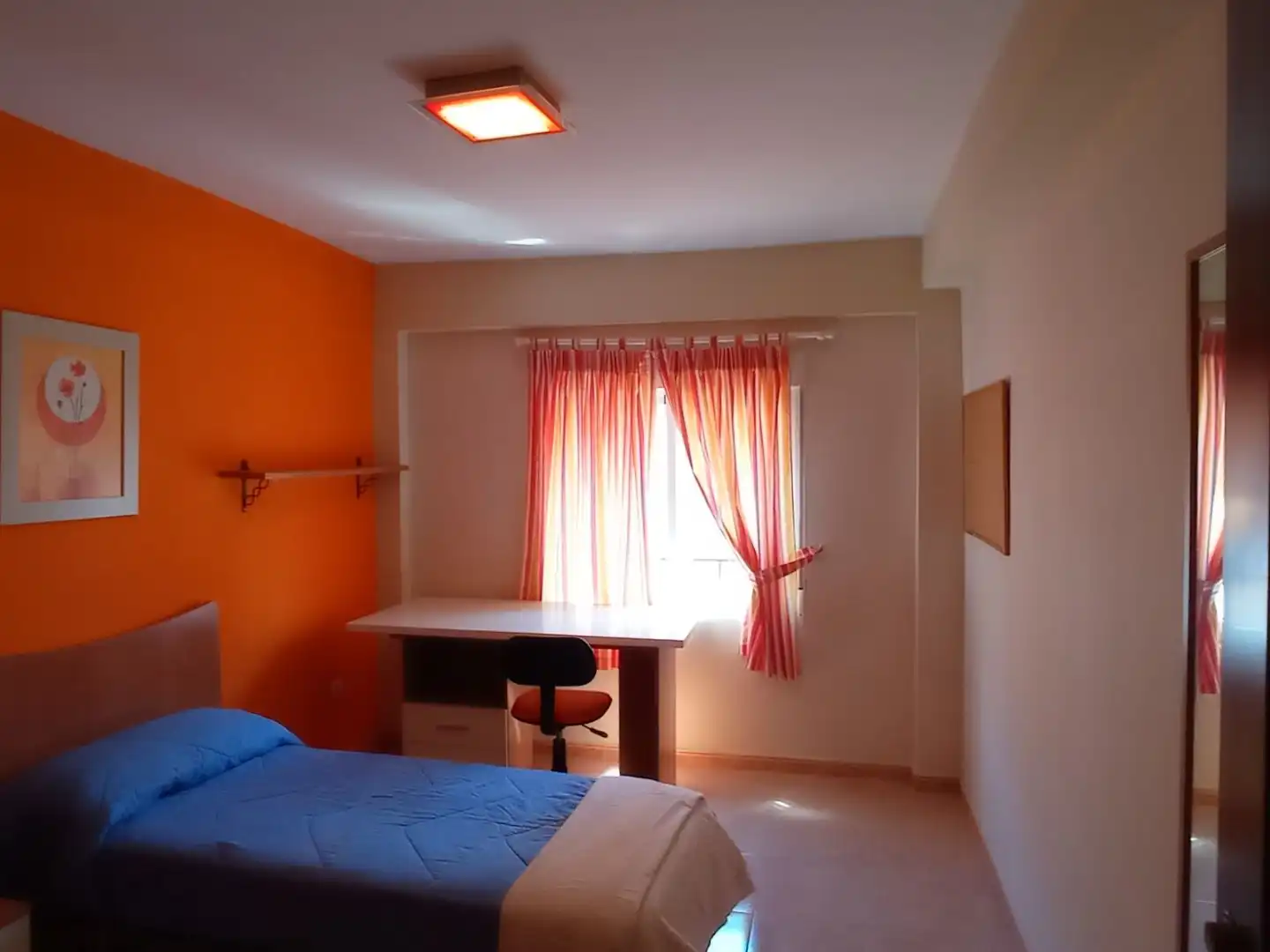 Flat for rent in Calle Luis Ponce de León, 7, Huerta de la Reina - Trassierra Bedroom of Flat for rent in Córdoba with Air Conditioner, Heating and Furnished