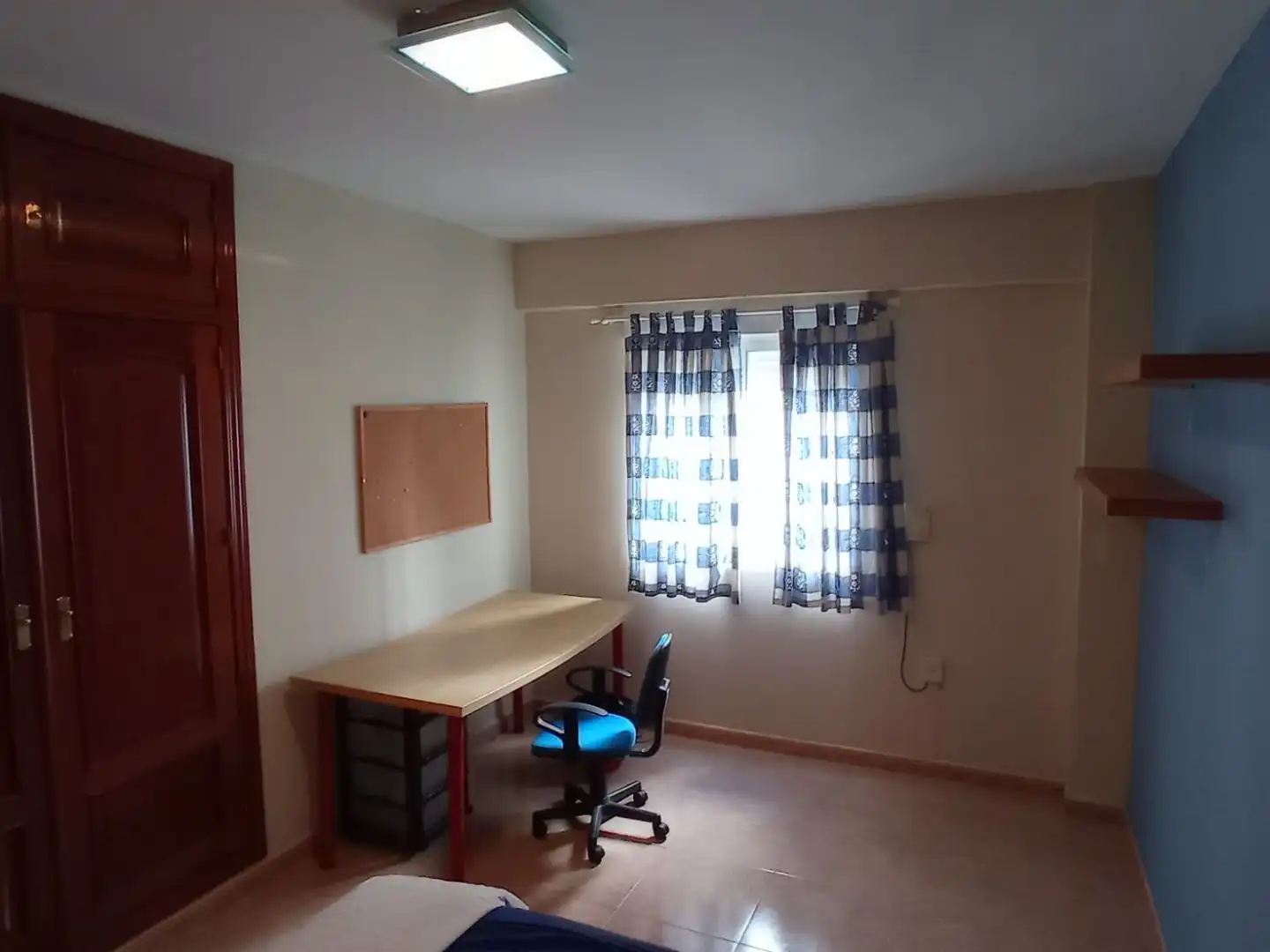 Flat for rent in Calle Luis Ponce de León, 7, Huerta de la Reina - Trassierra Bedroom of Flat for rent in Córdoba with Air Conditioner, Heating and Furnished